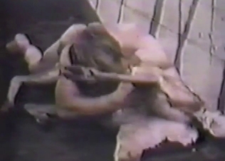 Dude fucks a slutty buck in a vintage leaked vid